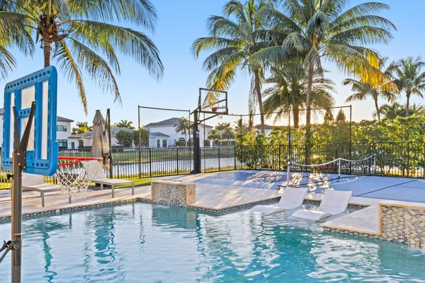 Exterior, Playground, Pool