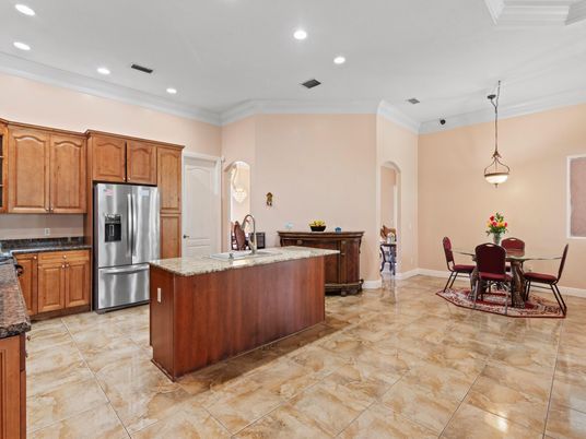 Dining room, Interior, Kitchen, Pendant Lights, Recessed Lighting, Stainless Steel Appliances