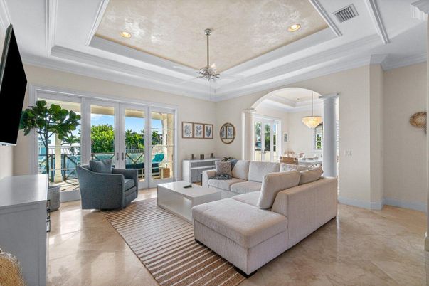 Interior, Living room, Pendant Lights, Recessed Lighting