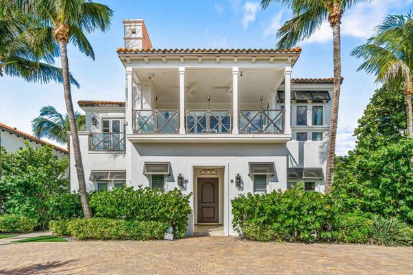 Exterior, Facade, Mediterranean