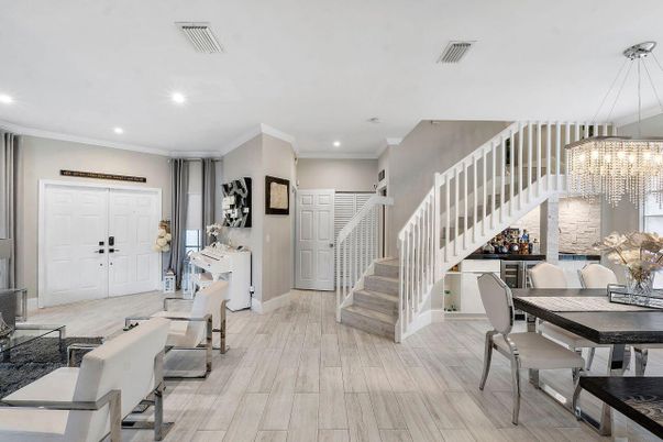Chandelier, Dining room, Interior, Recessed Lighting, Wood Texture Flooring