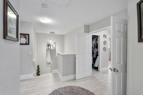 Interior, Pendant Lights, Wood Texture Flooring