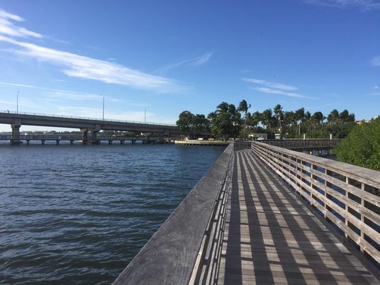 Exterior, Lake