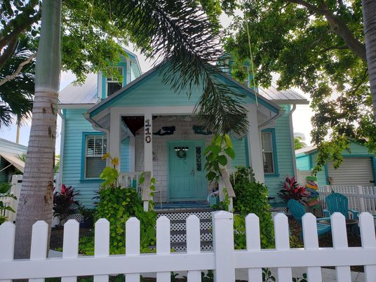 Exterior, Facade, Queen Anne Victorian