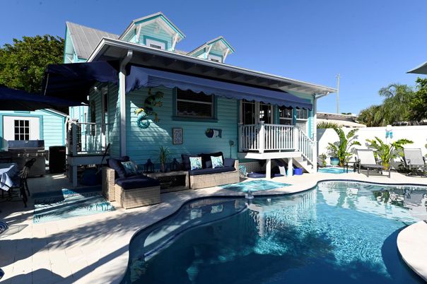 Exterior, Pool