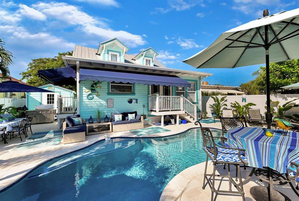 Exterior, Pool