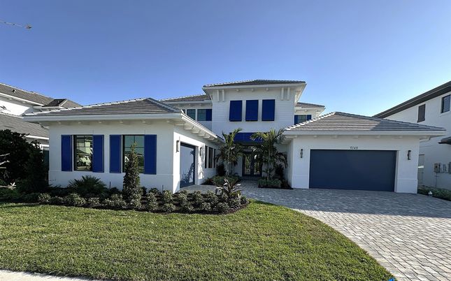 Attached, Exterior, Facade, Mediterranean