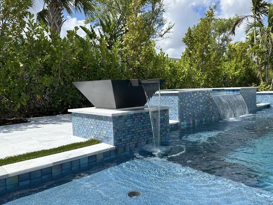 Exterior, Pool, Water