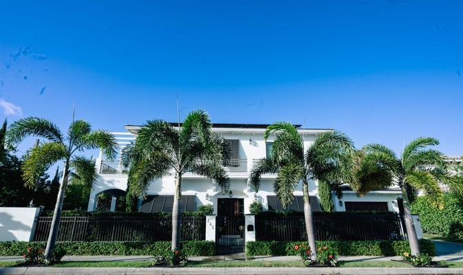 Exterior, Facade, Rowhouse