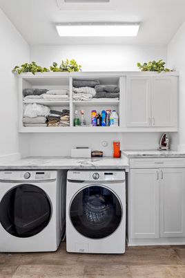 Interior, Utility Closets, Washer, Wood Texture Flooring