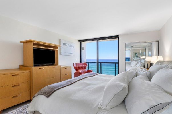 Bedroom, Interior, Water