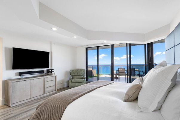 Bedroom, Interior, Recessed Lighting, Water, Wood Texture Flooring