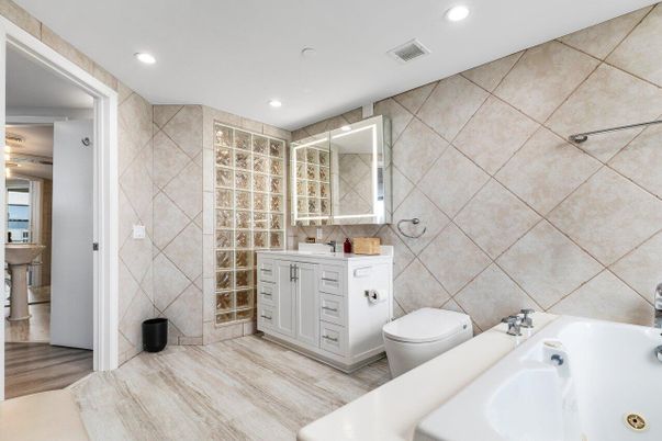 Bathroom, Interior, Recessed Lighting, Wood Texture Flooring