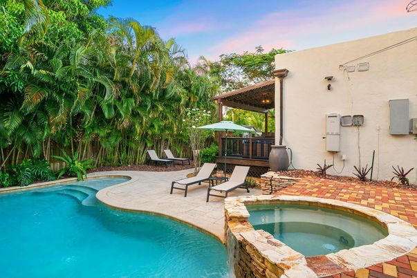 Exterior, Pool