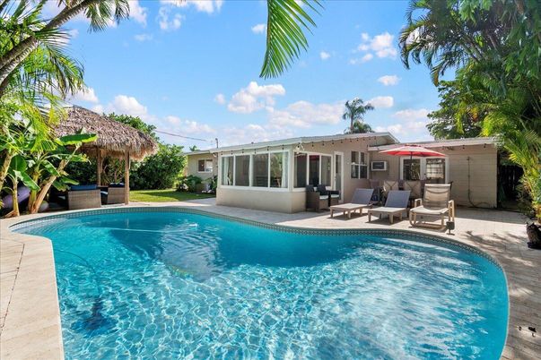 Exterior, Pool