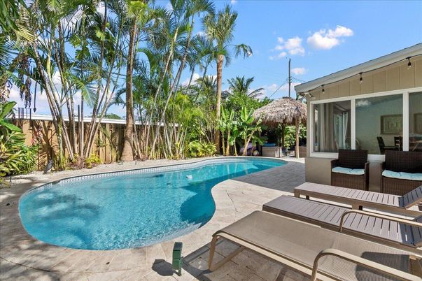 Exterior, Pool