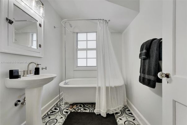 Bathroom, Free Standing Baths, Interior