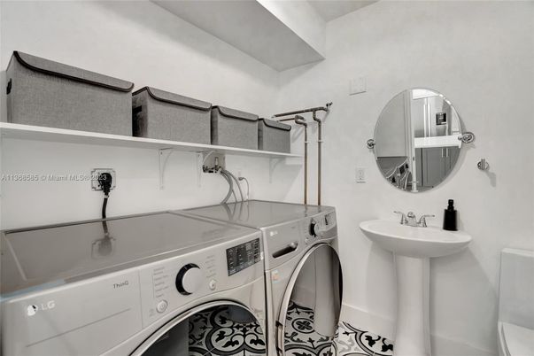 Interior, Washer