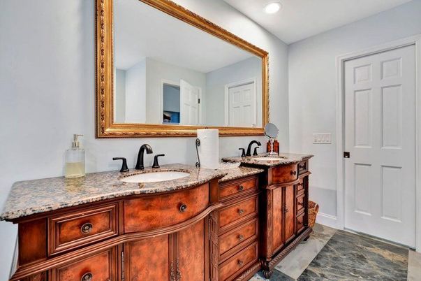 Bathroom, Dual Sink Vanities, Interior, Recessed Lighting