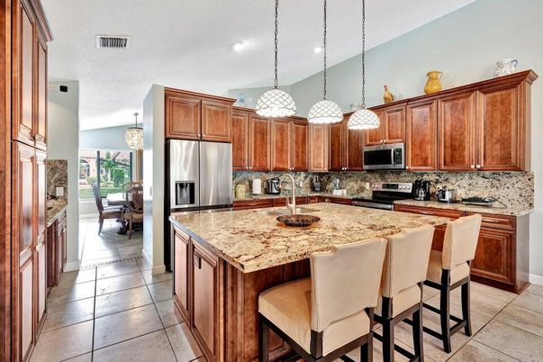 Chandelier, Dining room, Interior, Kitchen, Pendant Lights, Recessed Lighting, Stainless Steel Appliances