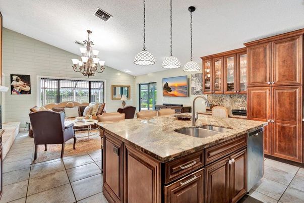 Chandelier, Dining room, Interior, Kitchen, Living room, Pendant Lights, Recessed Lighting