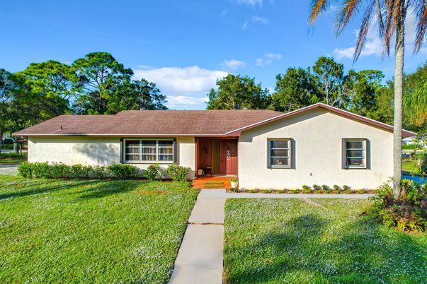 Backyard, Exterior, Facade, Ranch