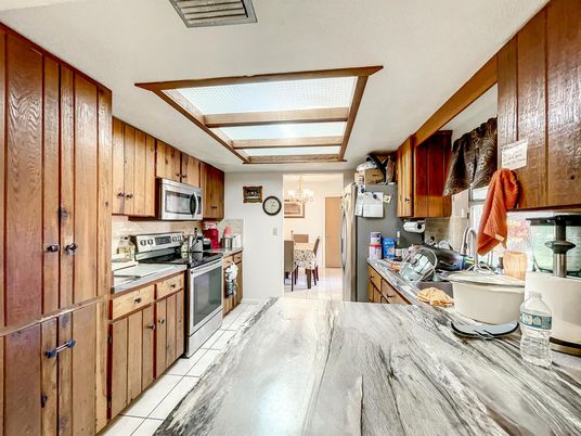 Chandelier, Dining room, Interior, Kitchen, Stainless Steel Appliances