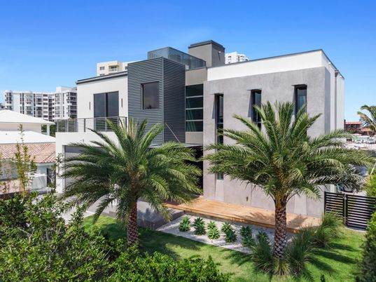 Attached, Exterior, Facade, Modern
