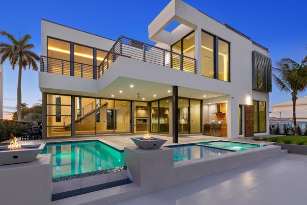 Exterior, Facade, Pool, Modern