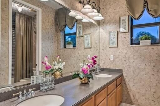 Bathroom, Dual Sink Vanities, Interior