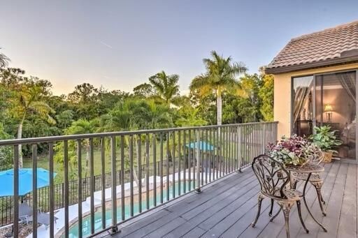 Exterior, Wood Texture Flooring