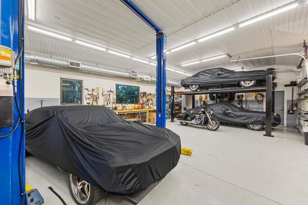 Garage, Interior