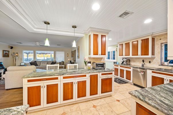 Dining room, Interior, Kitchen, Living room, Pendant Lights, Recessed Lighting, Stainless Steel Appliances