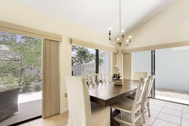 Chandelier, Dining room, Interior