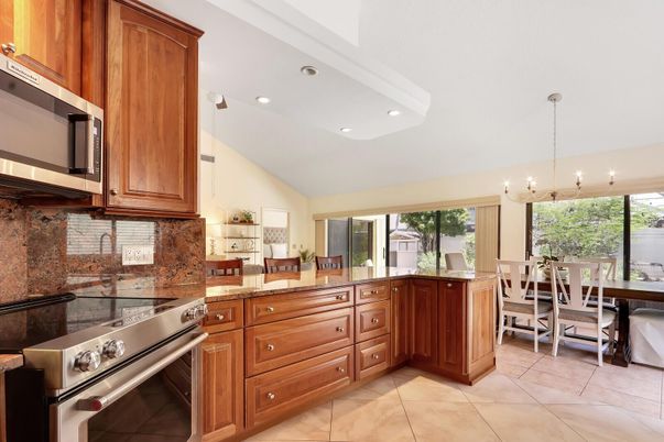 Dining room, Interior, Kitchen, Pendant Lights, Recessed Lighting, Stainless Steel Appliances