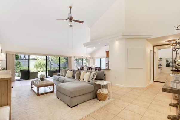 Chandelier, Dining room, Interior, Living room, Recessed Lighting