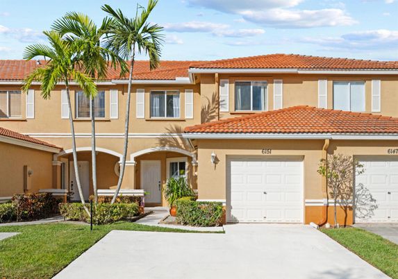 Attached, Exterior, Facade, Mediterranean