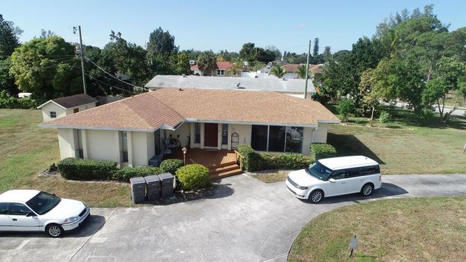 Backyard, Exterior, Facade, Ranch