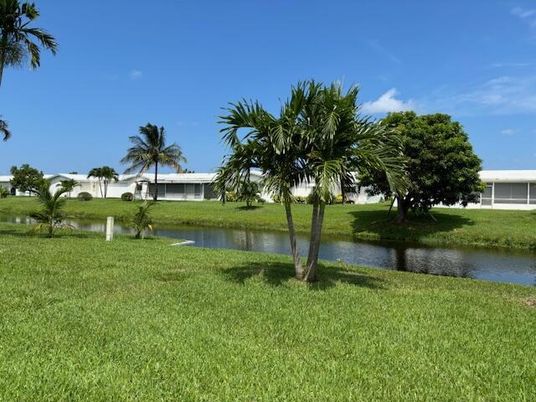 Exterior, Lake