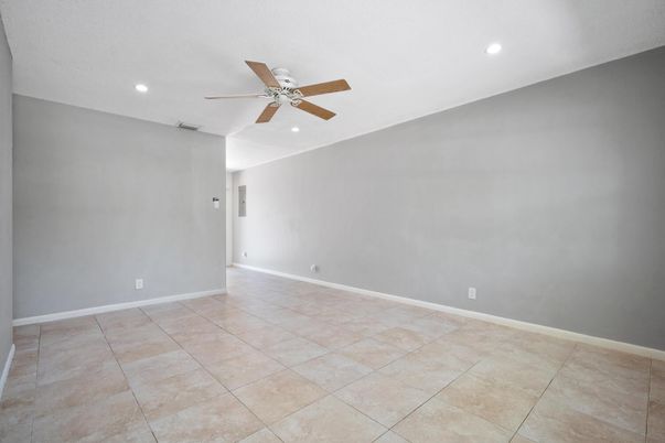Empty room, Interior, Recessed Lighting