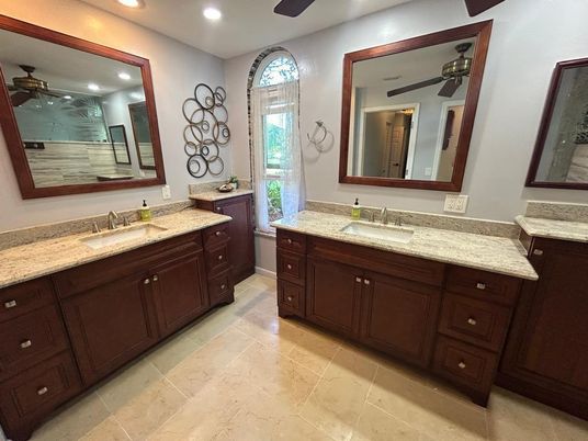 Bathroom, Dual Sink Vanities, Interior, Recessed Lighting