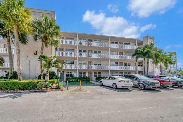 Exterior, Facade, Condo Building