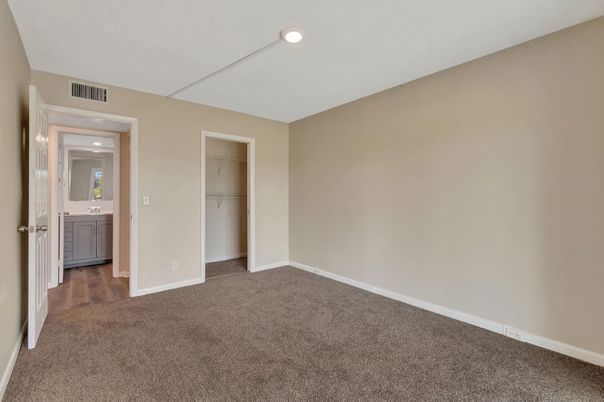 Empty room, Interior, Recessed Lighting