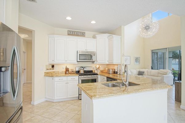 Chandelier, Interior, Kitchen, Living room, Recessed Lighting, Stainless Steel Appliances