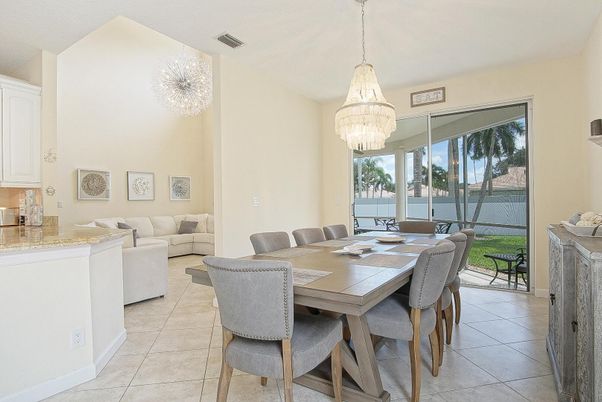 Chandelier, Dining room, Interior, Living room