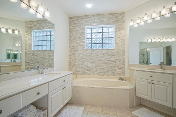 Bathroom, Dual Sink Vanities, Interior, Recessed Lighting