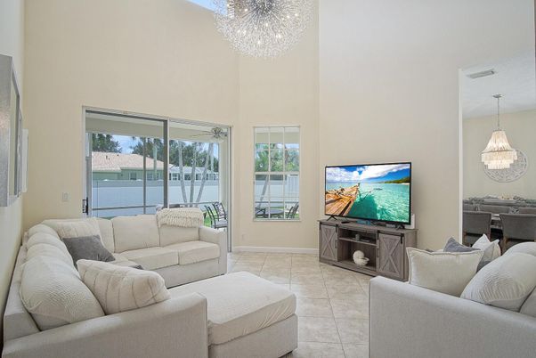 Chandelier, Interior, Living room, Pendant Lights, Water
