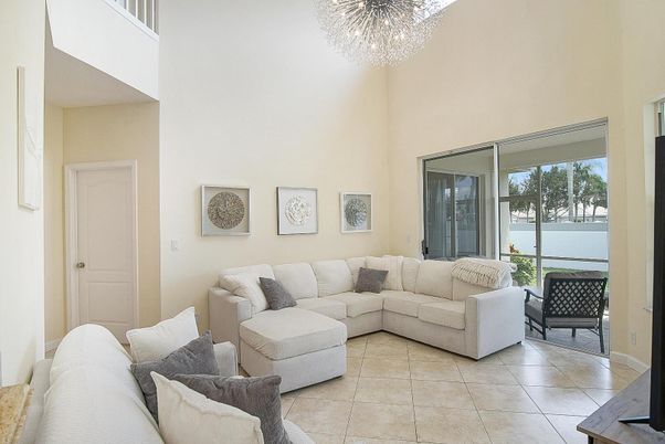Chandelier, Interior, Living room