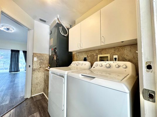 Interior, Utility Closets, Washer, Wood Texture Flooring
