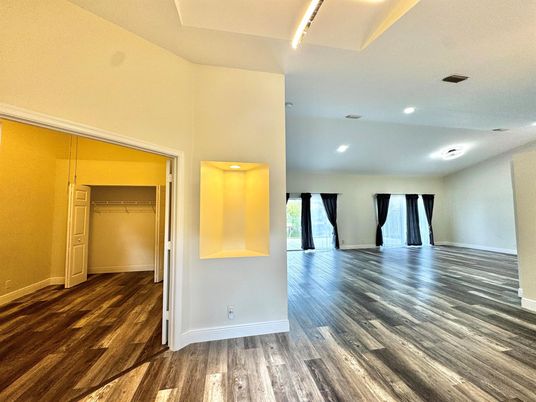 Empty room, Interior, Recessed Lighting, Wood Texture Flooring